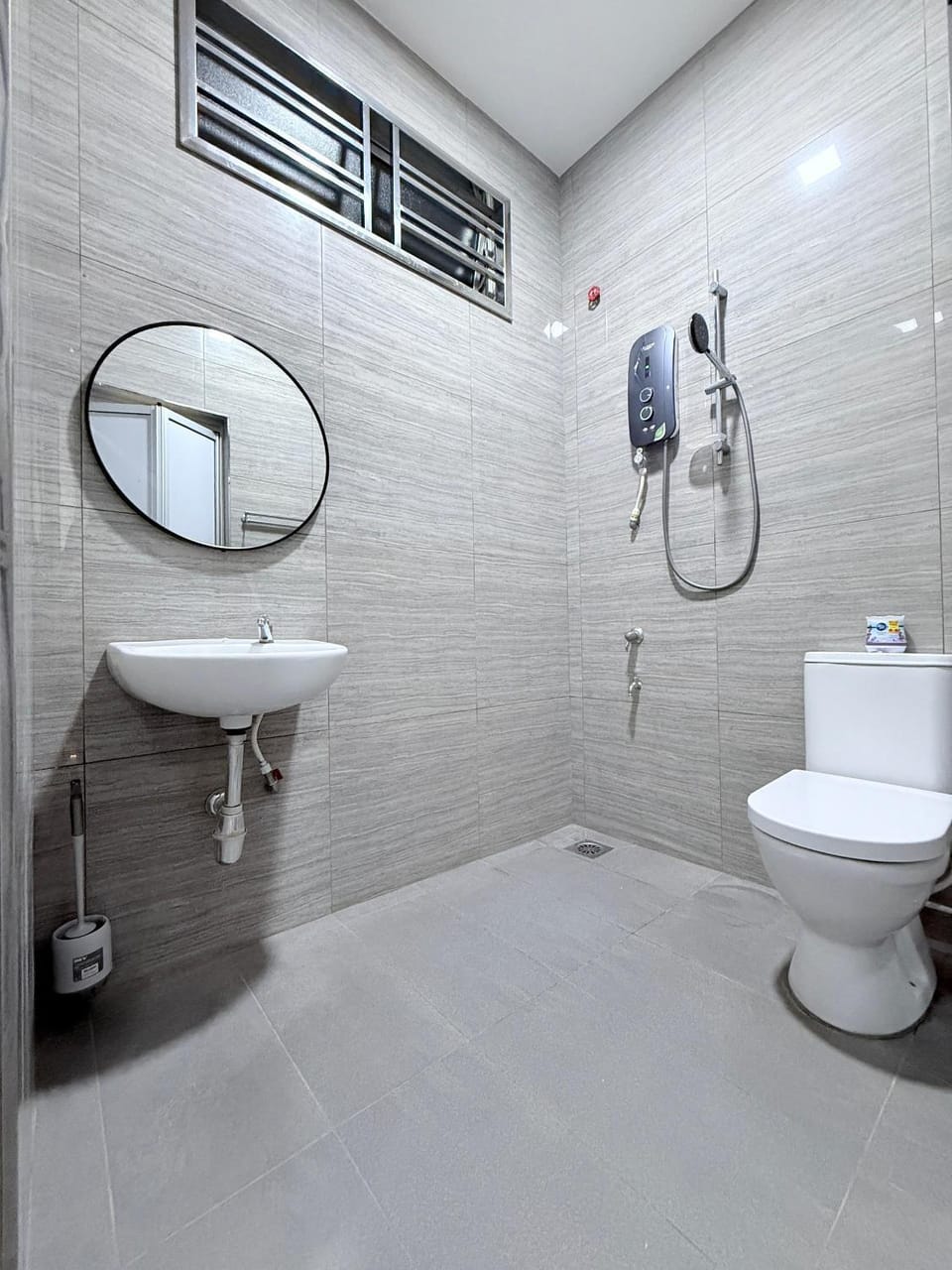 Happinezzmo HomeStay Mutiara Rini House in Johor Bahru