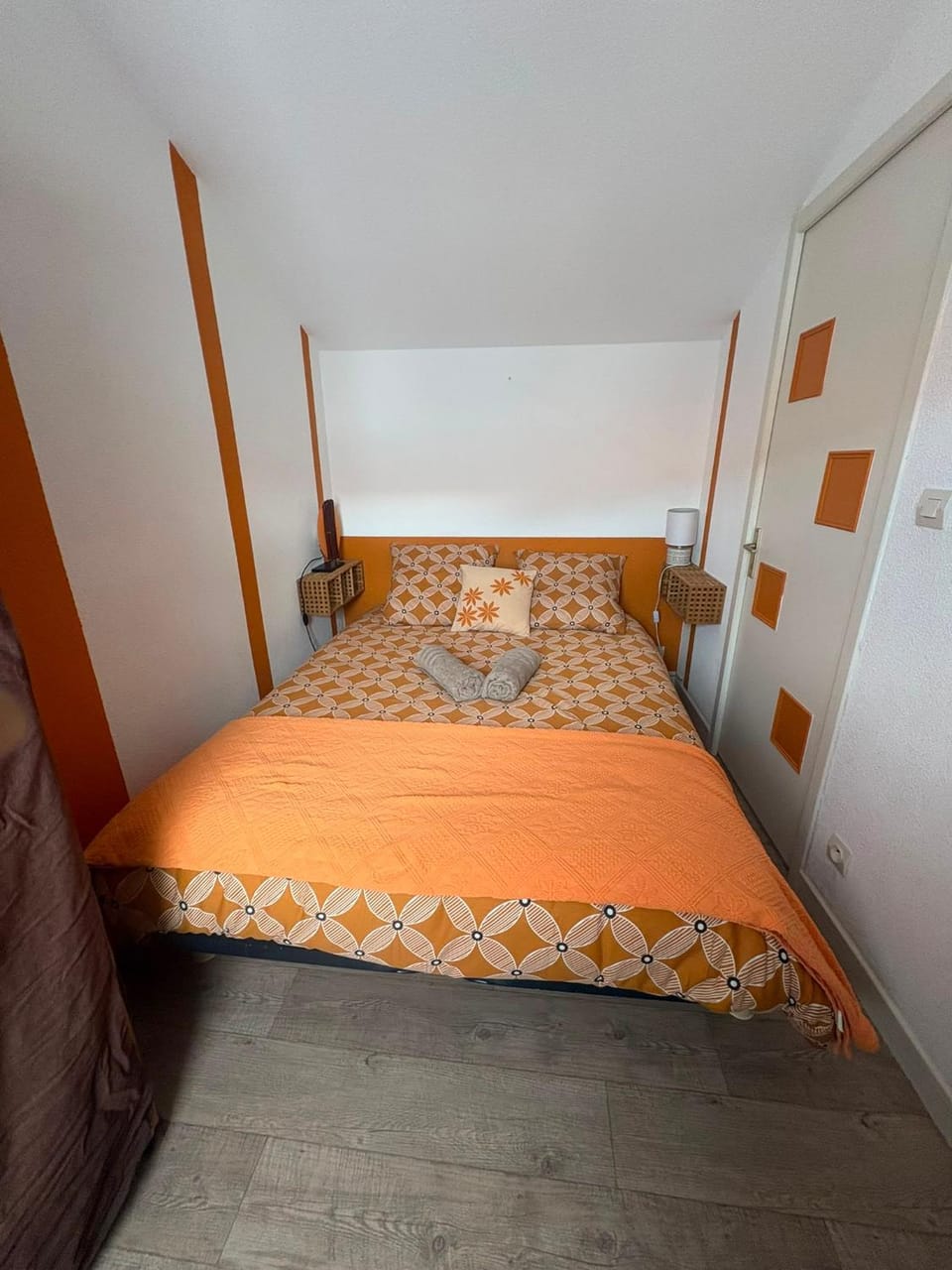 Bed, Photo of the whole room, Bedroom