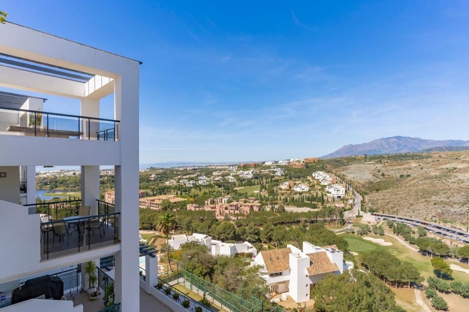 Casa Acosta - Stylish 2BR, Pool & Paddle Tennis in Los Flamingos Apartment in Costa del Sol