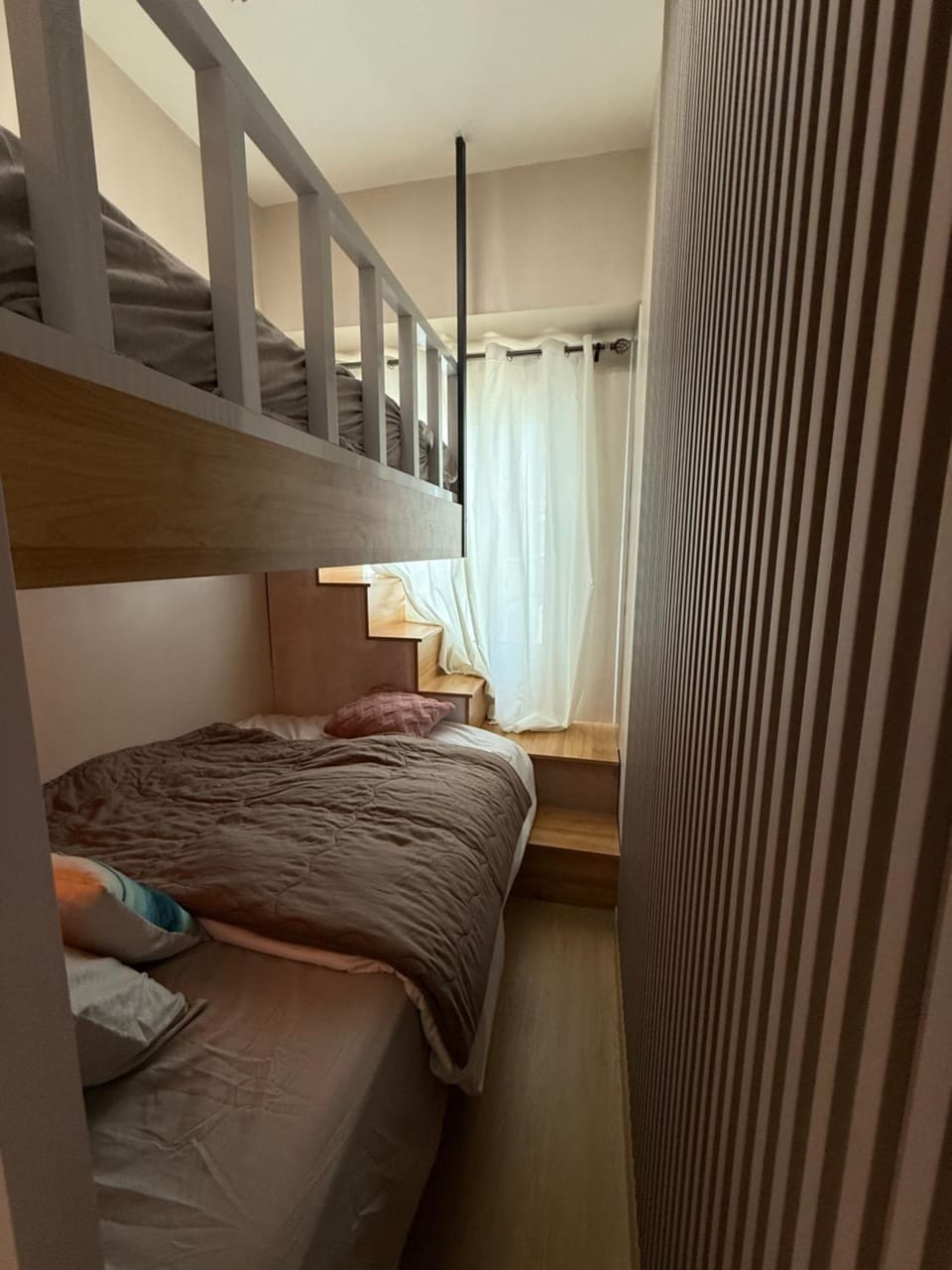 Bedroom, bunk bed