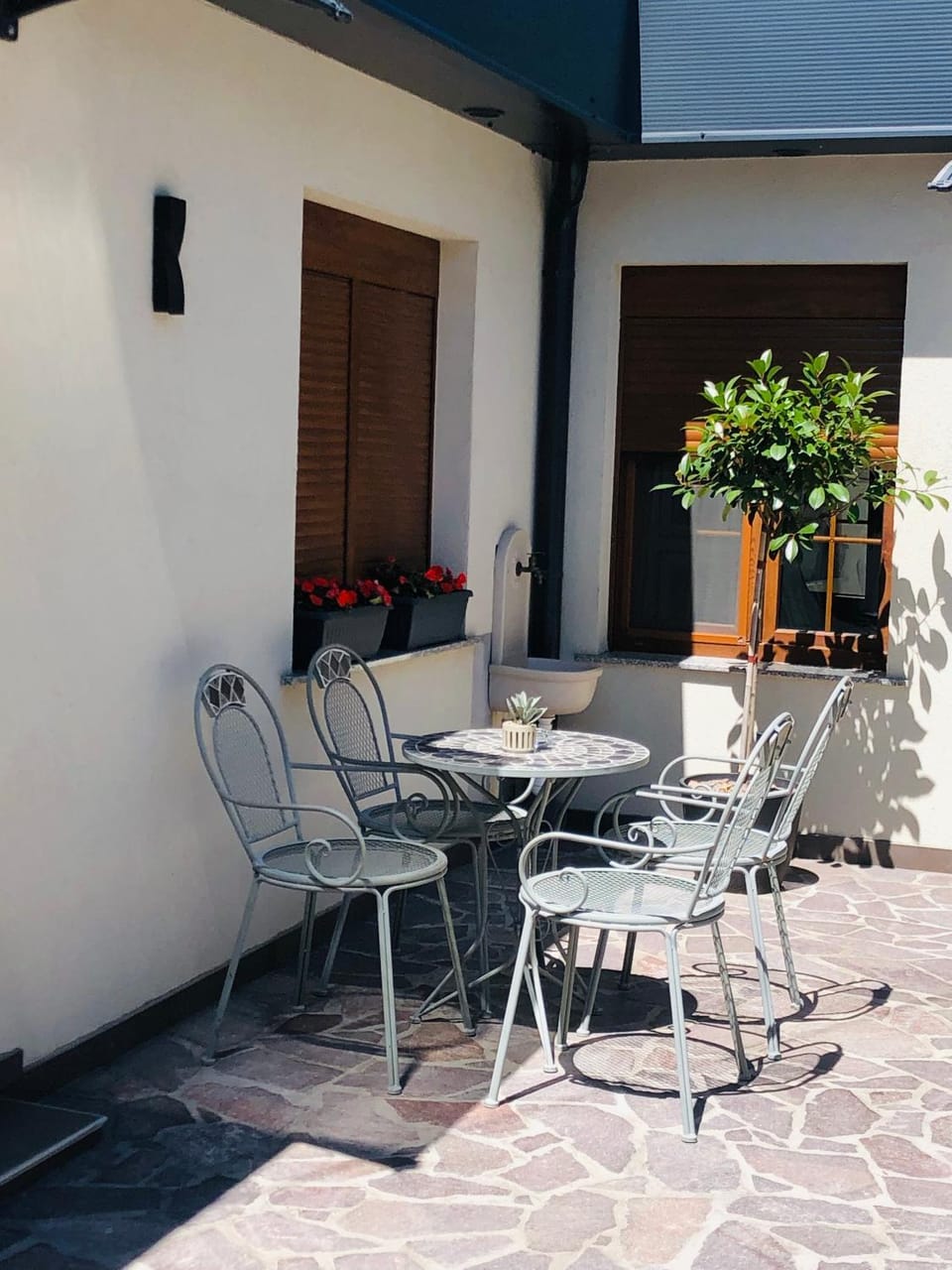 Patio, Day, Balcony/Terrace, Seating area