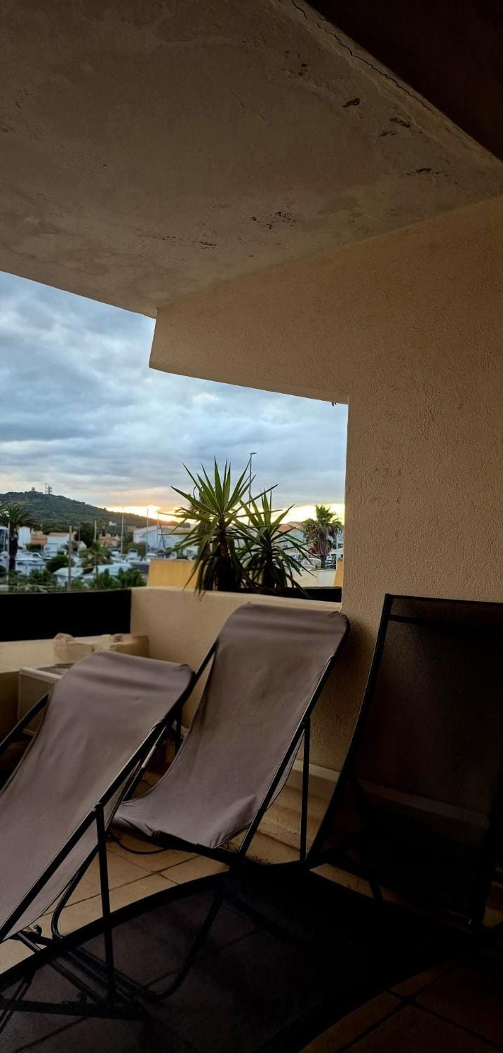 Village naturiste Cap d Agde - Coursives Port Nature 5 - Appartement Entier chambre séparée au calme Apartment in Agde