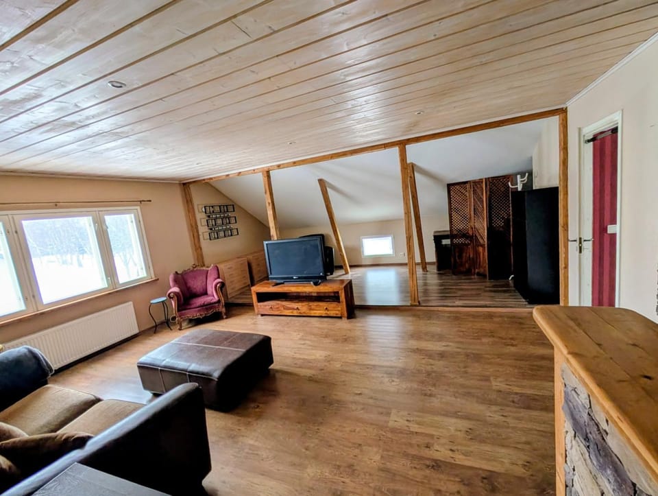 Tilava huone rannan lähellä Vacation rental in Finland
