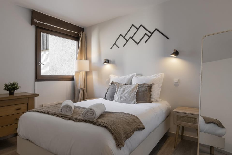 Bed, Bedroom