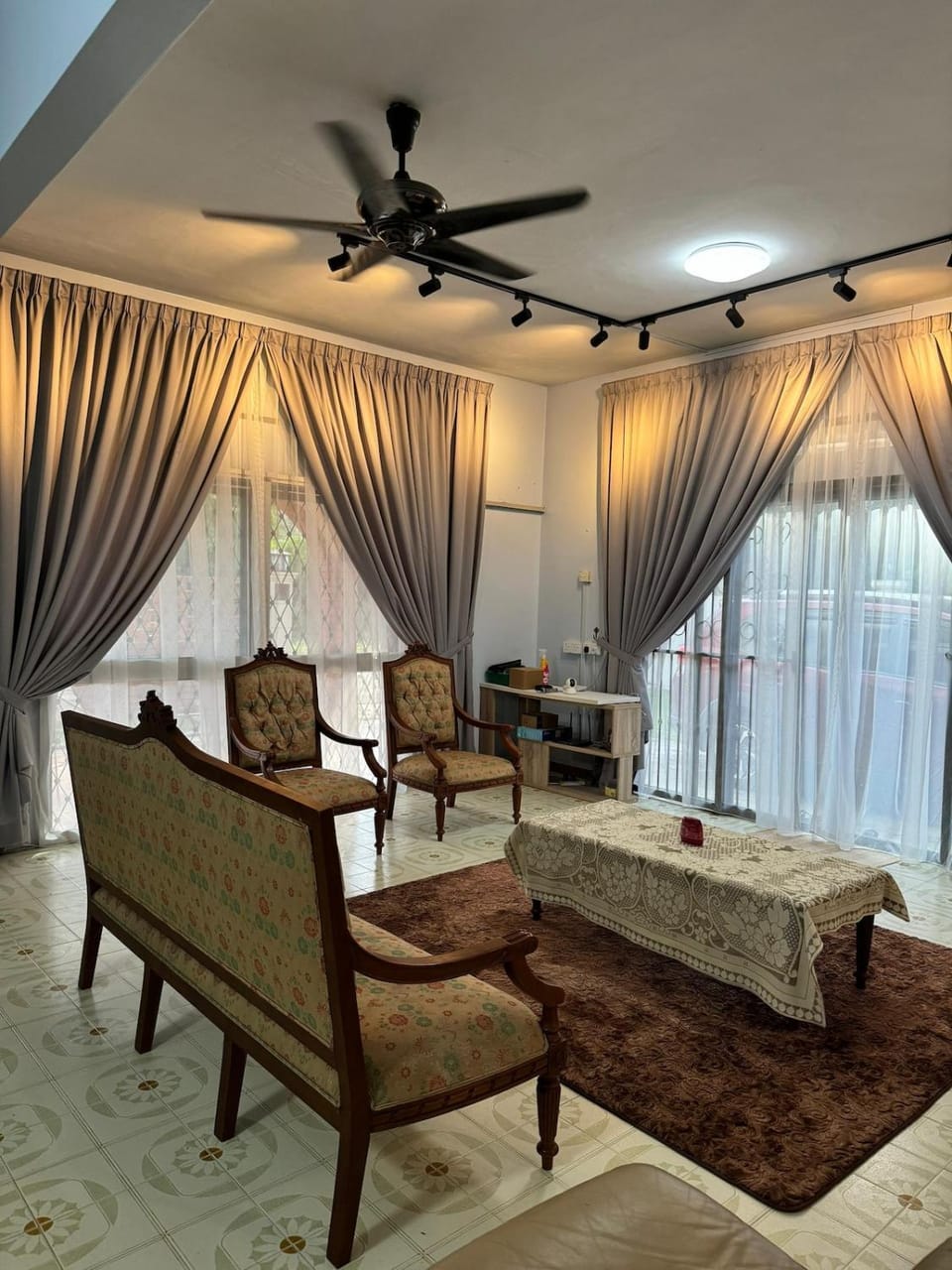 Living room, Seating area