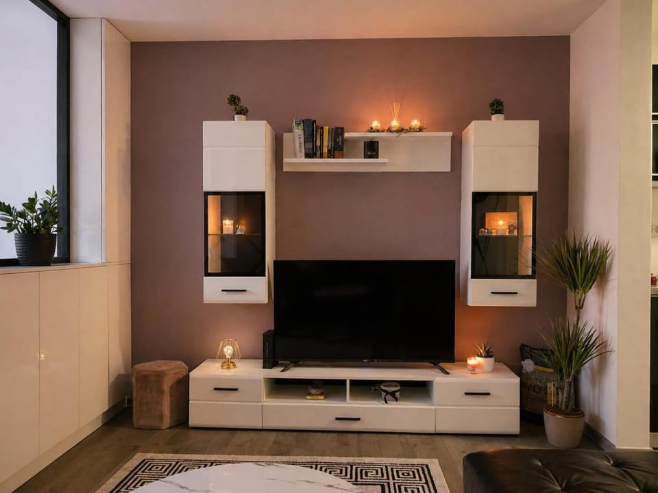 Communal lounge/ TV room, Library, TV and multimedia