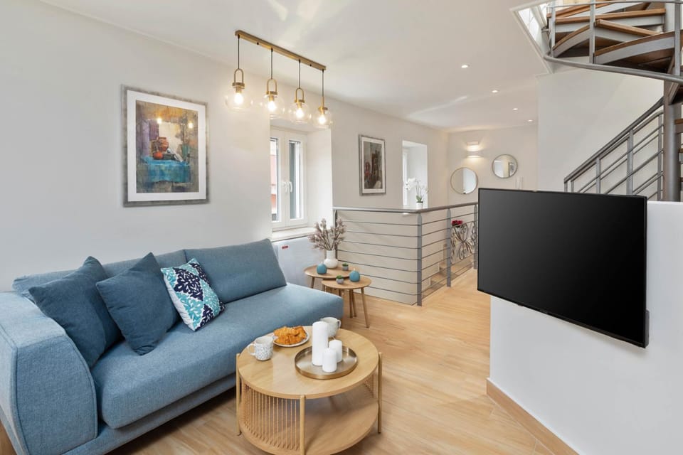 TV and multimedia, Living room, Seating area