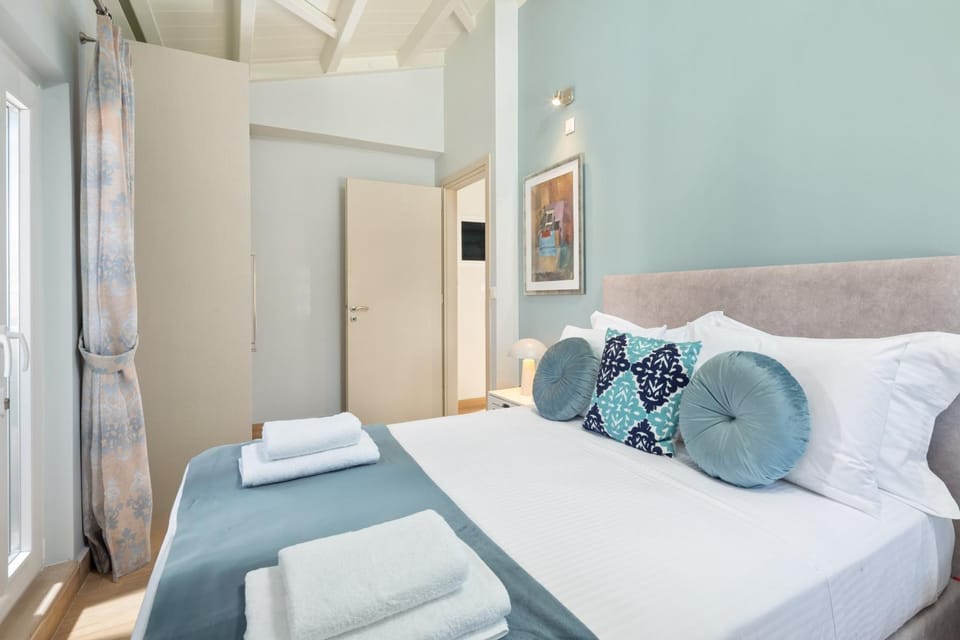 Bed, Photo of the whole room, Bedroom, towels, wardrobe