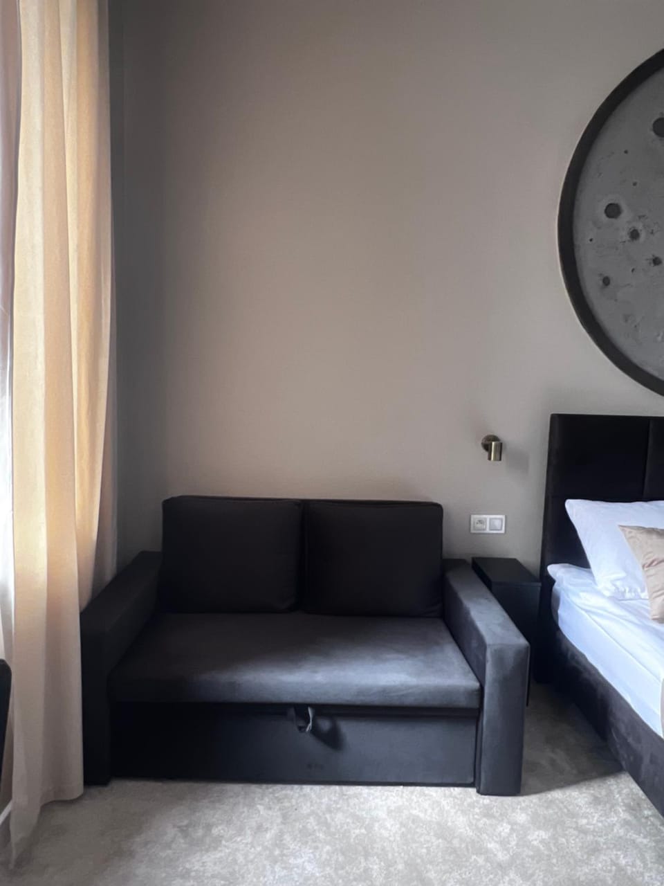 Bed, Photo of the whole room, Seating area