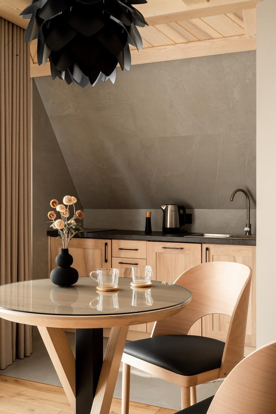 Kitchen or kitchenette, Dining area, dishwasher, stove