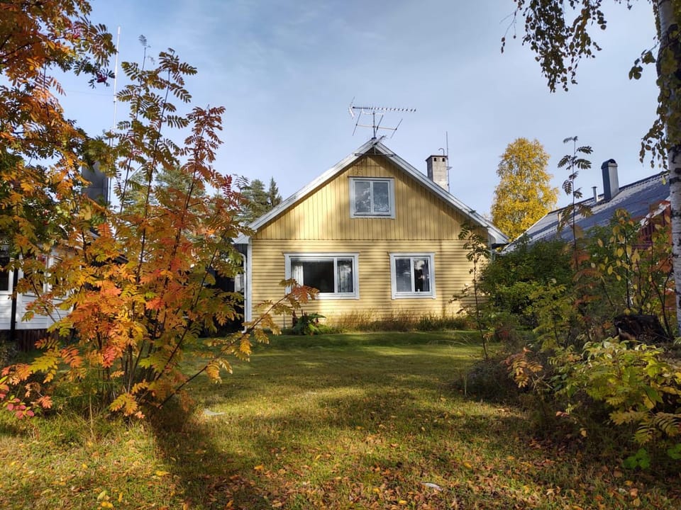 Property building, Day, Garden, Garden view