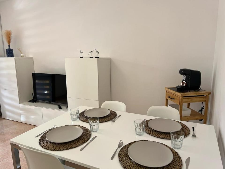 Coffee/tea facilities, Living room, Dining area