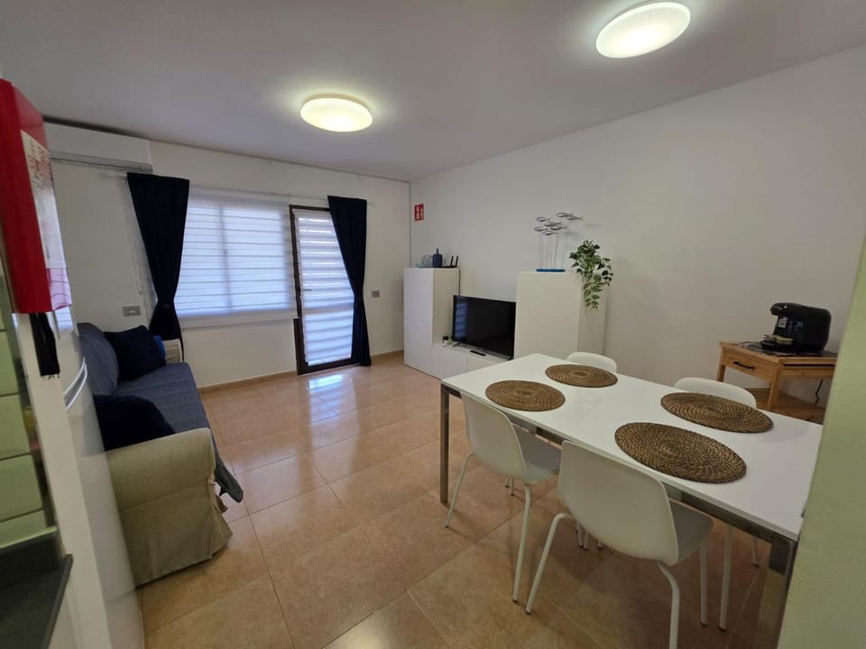Living room, Lunch