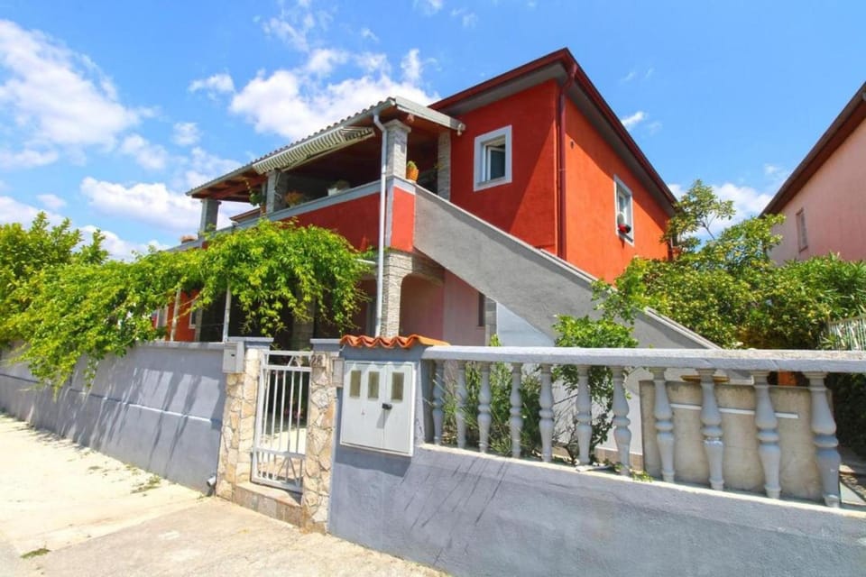 Cozy apartment with patio and parking Apartment in Fažana