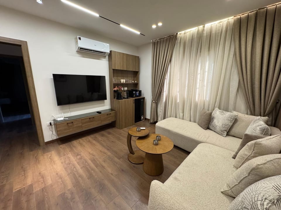 جناح فندقي بغرفتي نوم 5 نجوم في المهندسين 10b Deluxe Suite Apartment in Egypt
