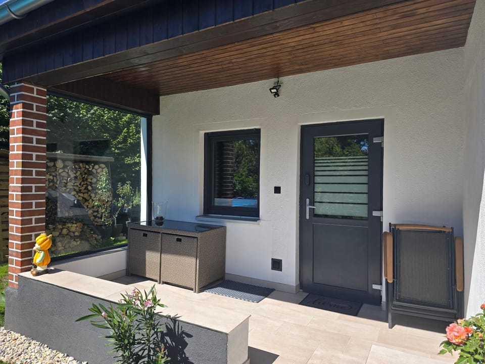 Facade/entrance, Balcony/Terrace