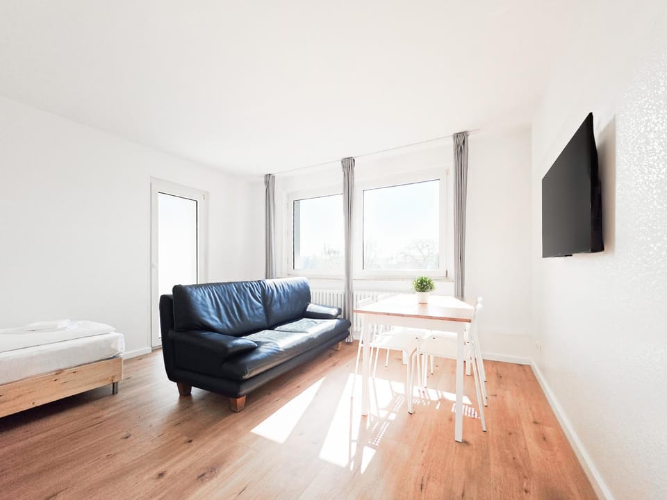 TV and multimedia, Seating area, Bedroom