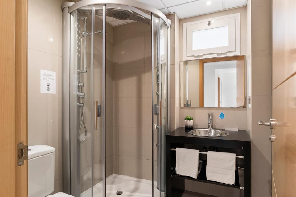 Shower, Toilet, Bathroom, towels