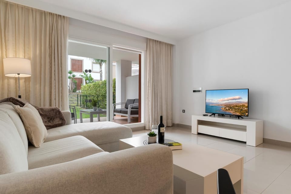 Communal lounge/ TV room, TV and multimedia, Living room, Seating area