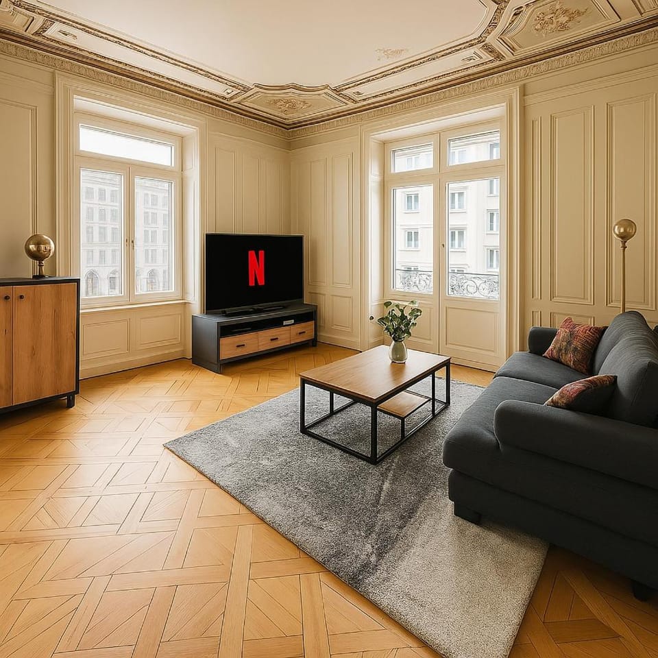 Communal lounge/ TV room, TV and multimedia, Living room, Seating area, Evening entertainment