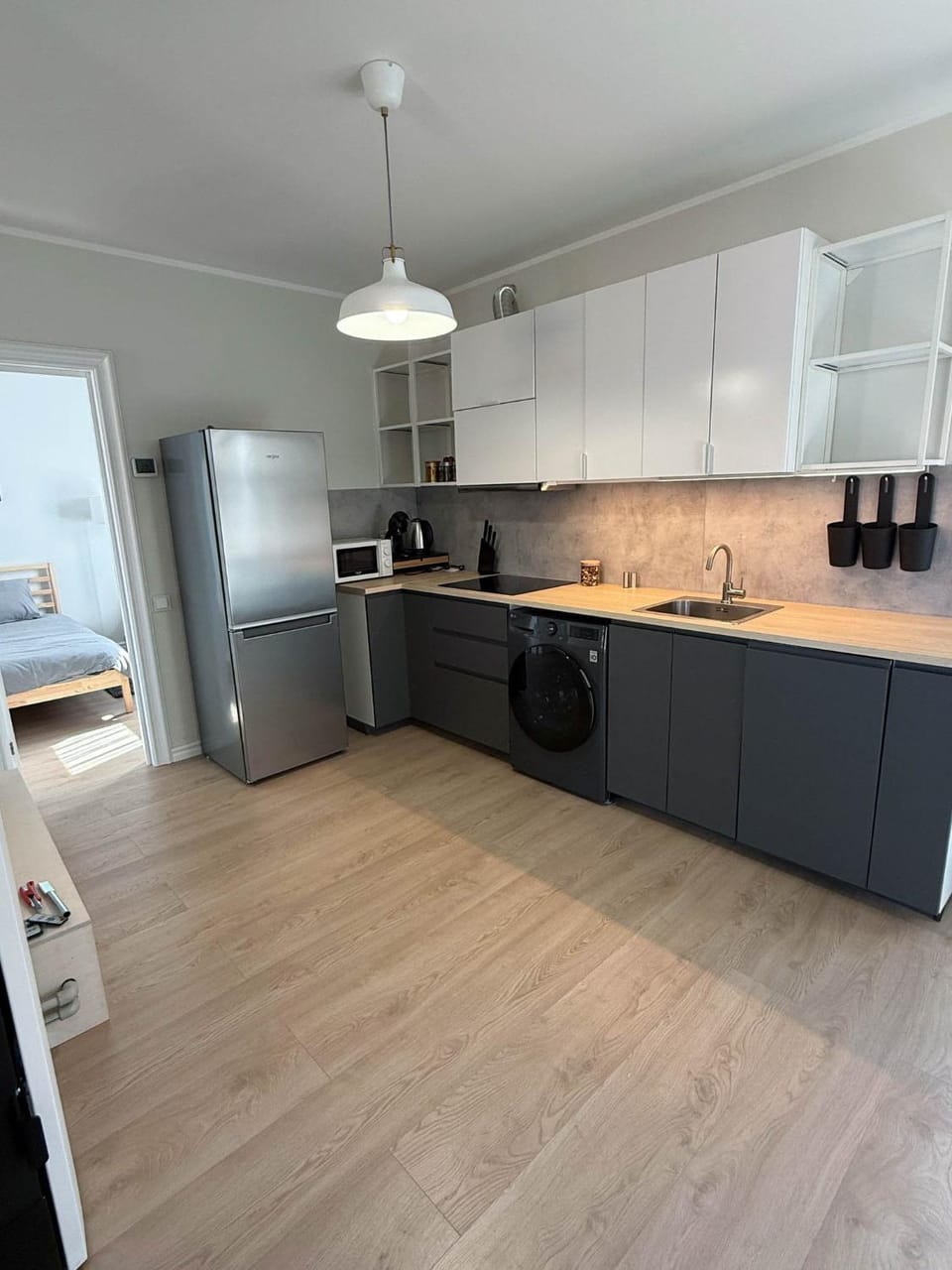 Kitchen or kitchenette, dishwasher, stove