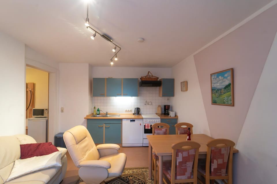 TV and multimedia, Kitchen or kitchenette, Living room, Seating area, Dining area, oven, pet friendly, stove