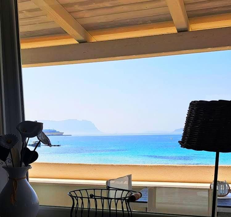 Day, Natural landscape, Dining area, Beach, Sea view