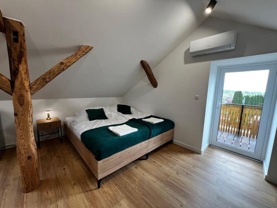 Bed, Photo of the whole room, Bedroom, towels, air conditioner