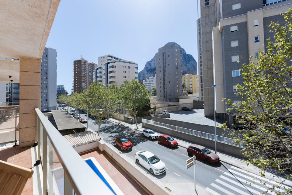 Property building, Day, City view, Pool view, Street view