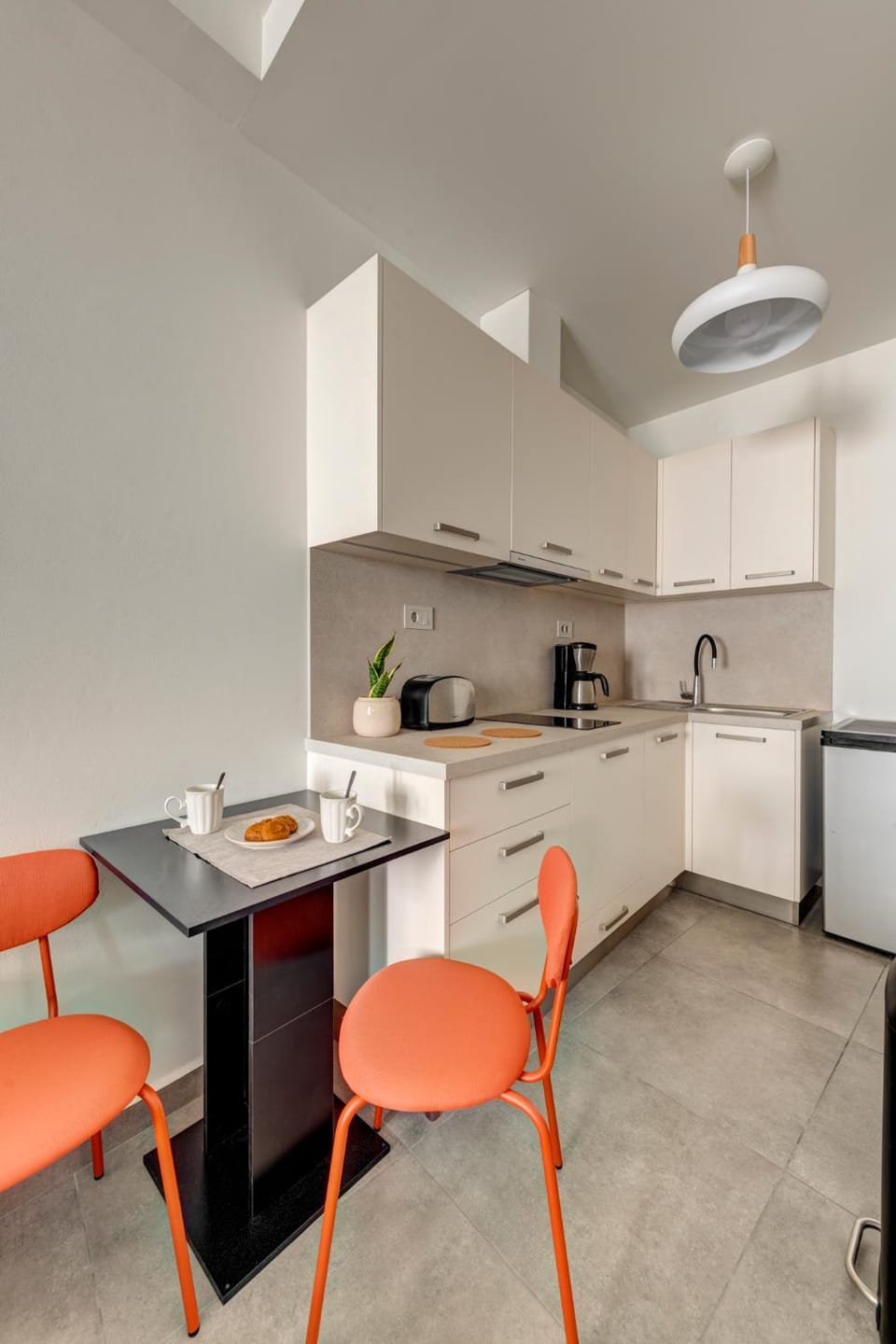 Coffee/tea facilities, Kitchen or kitchenette, stove, toaster