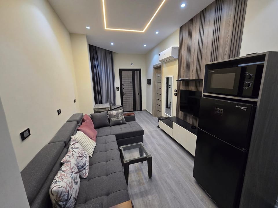 Communal lounge/ TV room, Bed, TV and multimedia, Kitchen or kitchenette, Living room, Photo of the whole room, Decorative detail, Seating area, Evening entertainment, Bedroom, minibar