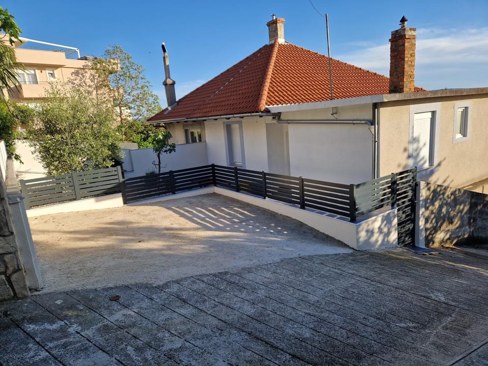 Property building, Facade/entrance, Parking