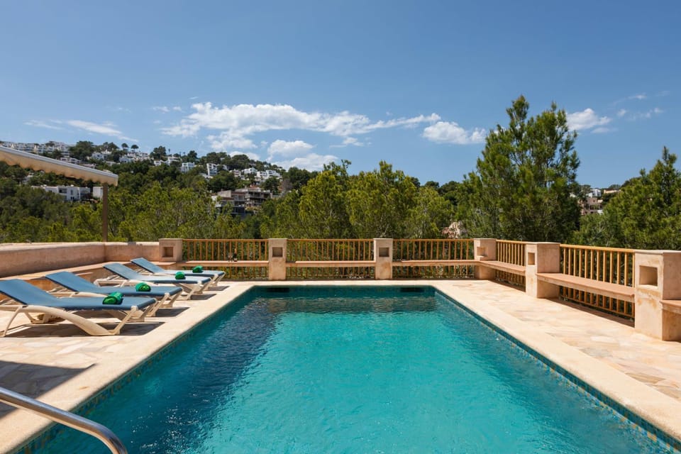 Day, Natural landscape, Pool view, Swimming pool, sunbed