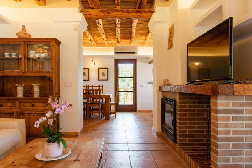 TV and multimedia, Kitchen or kitchenette, Living room, Seating area