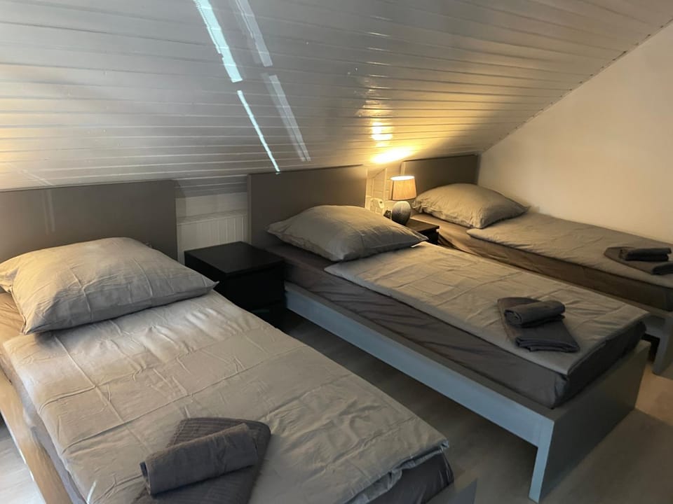 Bed, Photo of the whole room, Bedroom, towels