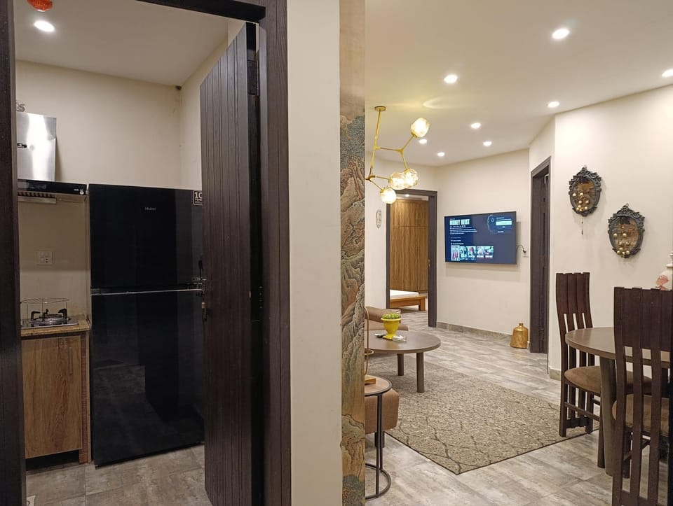 TV and multimedia, Kitchen or kitchenette, Living room, Seating area, Dining area, oven