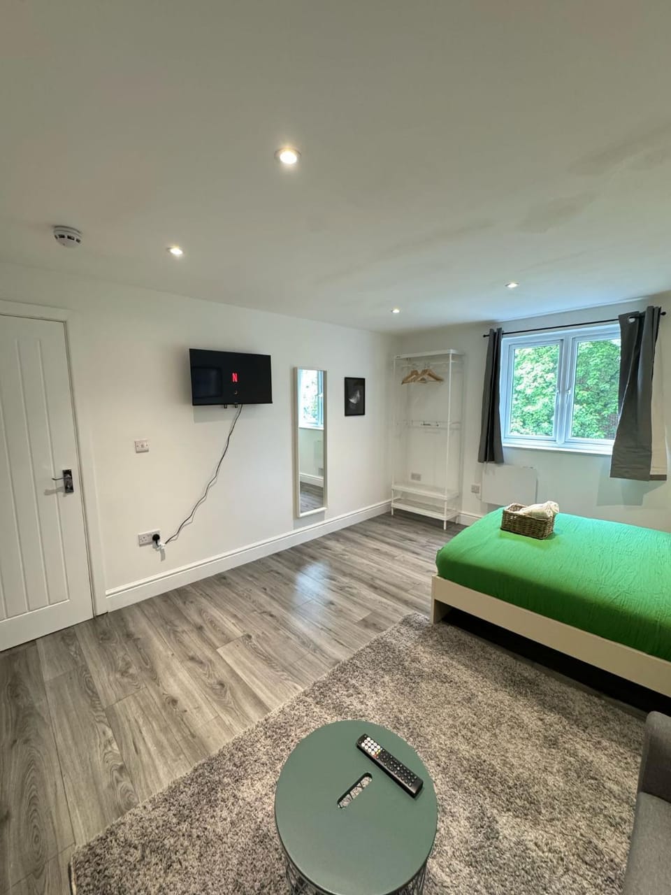 Bed, TV and multimedia, Photo of the whole room, Bedroom, wardrobe