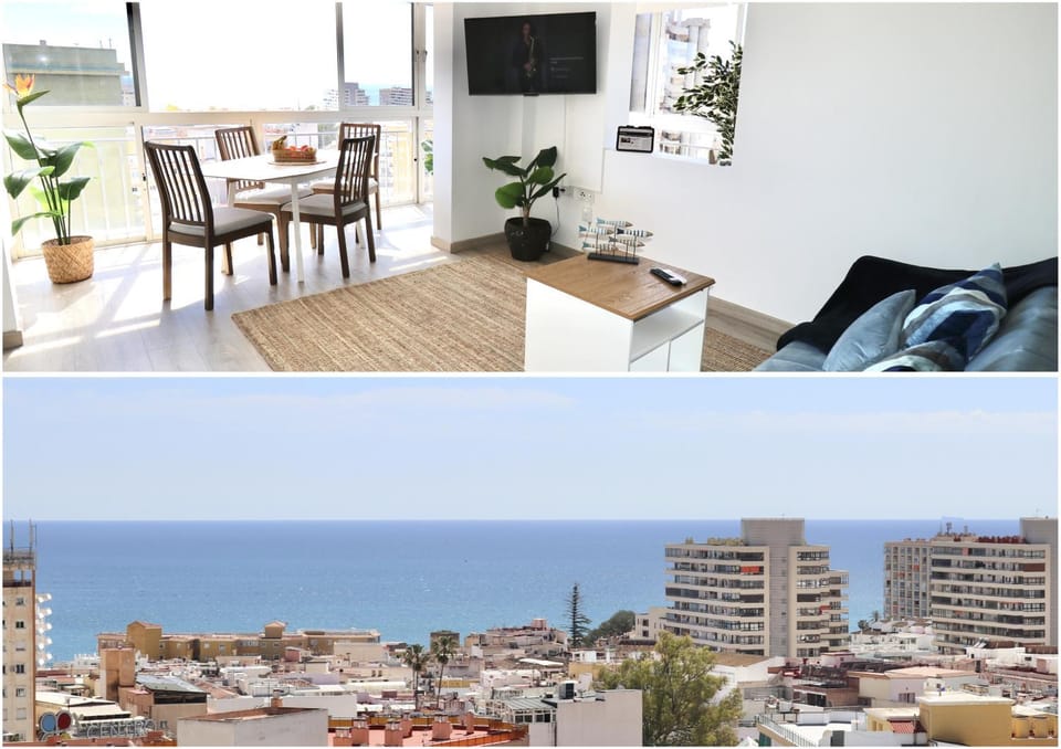 Natural landscape, TV and multimedia, View (from property/room), Balcony/Terrace, Living room, Seating area, Dining area, City view, Sea view