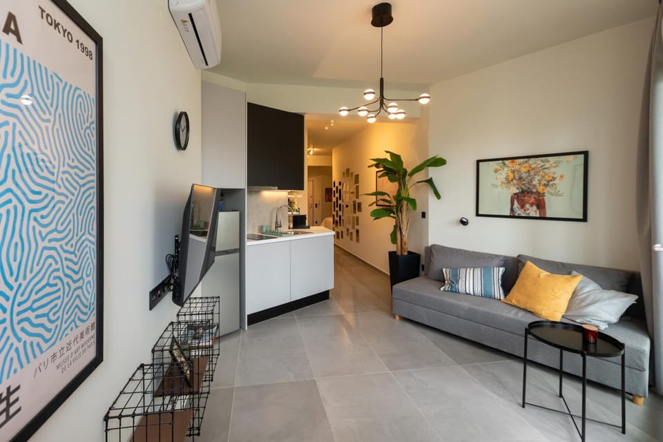 Communal lounge/ TV room, Kitchen or kitchenette, Living room