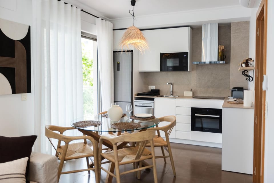 Kitchen or kitchenette, Living room, Seating area, Dining area, dishwasher, oven, toaster, kitchen