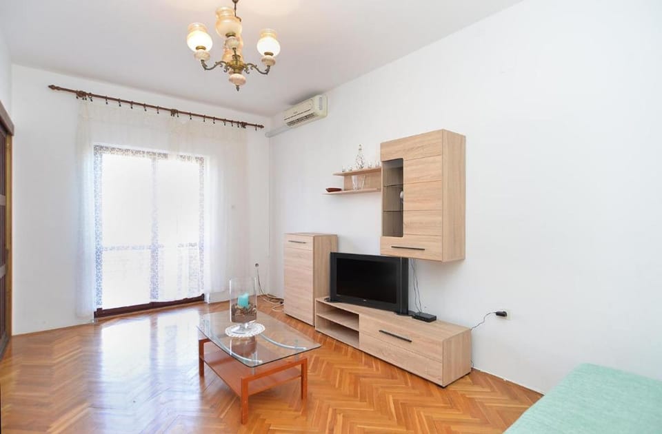 Communal lounge/ TV room, TV and multimedia, Living room, Decorative detail
