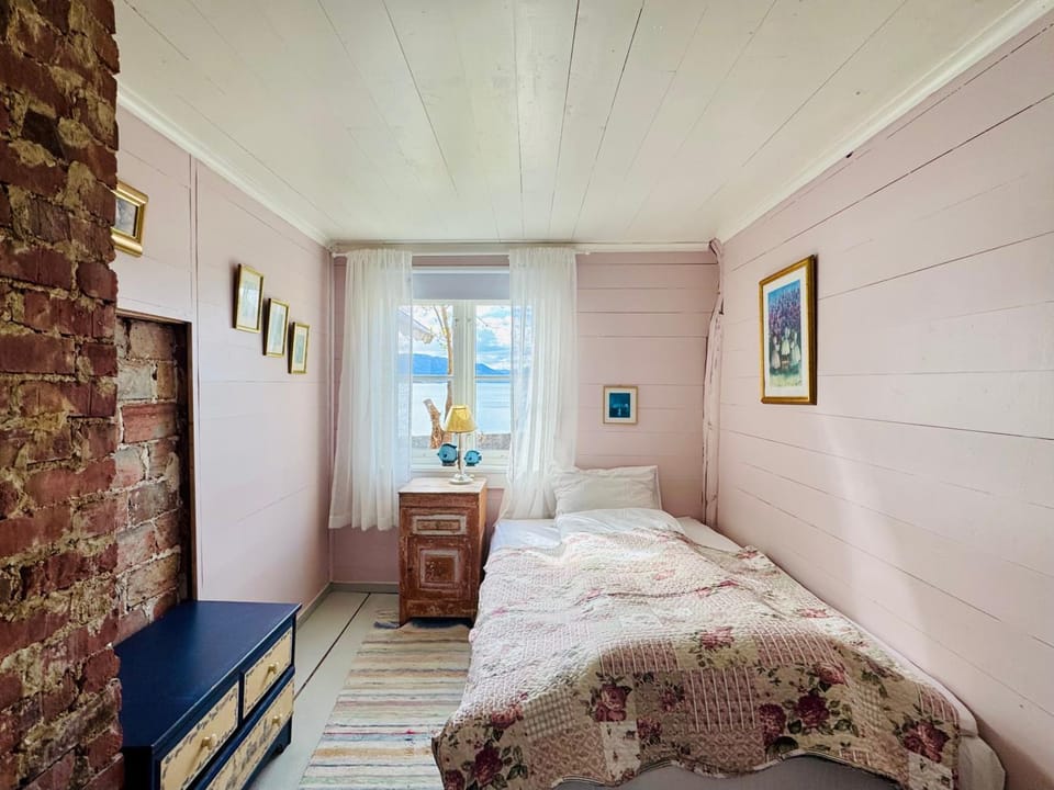 Bed, View (from property/room), Photo of the whole room, Bedroom, Garden view, Sea view