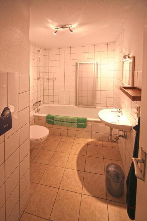 Shower, Toilet, Bathroom, Bath