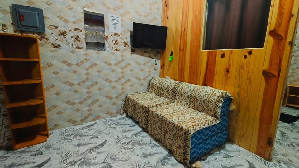 Communal lounge/ TV room, TV and multimedia, Living room, Seating area, Evening entertainment