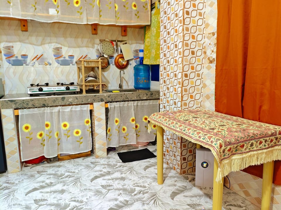 Kitchen or kitchenette, Dining area, pet friendly