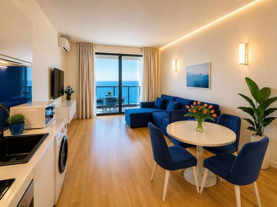 Communal lounge/ TV room, TV and multimedia, Kitchen or kitchenette, Living room, Seating area, Dining area, Evening entertainment