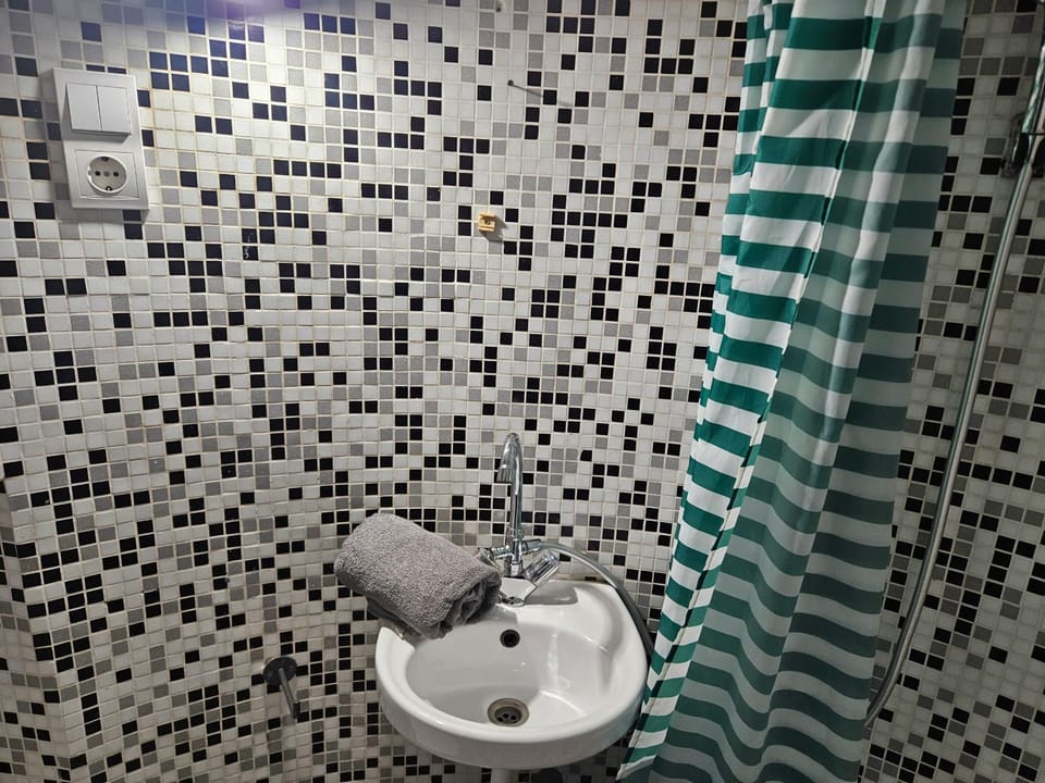 Cute little flat near Kazinczy downtown Apartment in Budapest