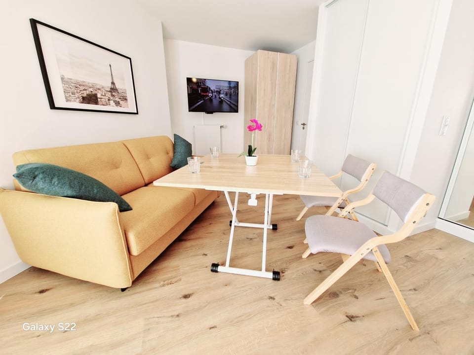 Living room, Seating area, Dining area