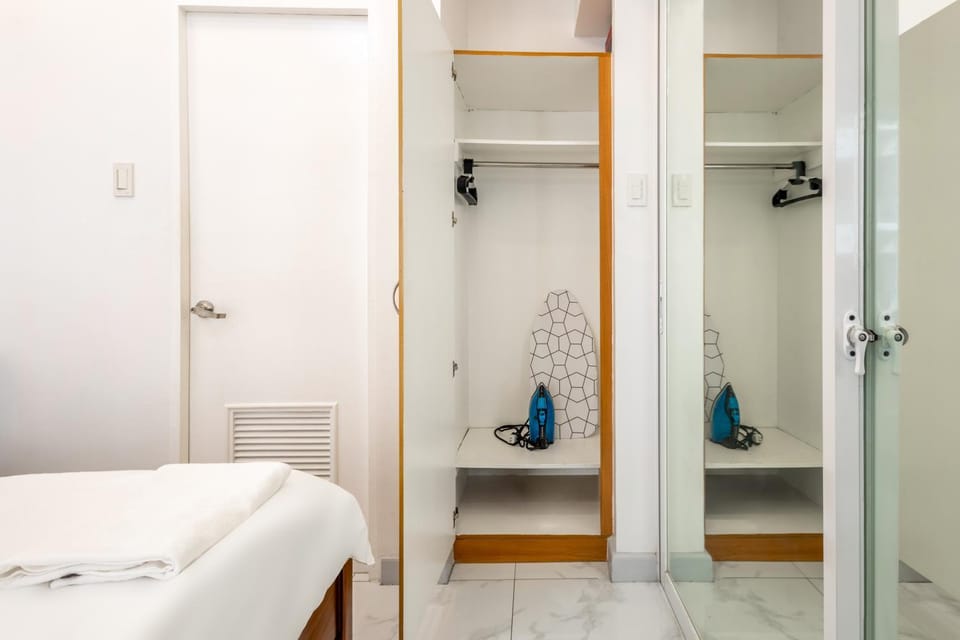 Forbeswood Heights BGC suite near st Lukes Apartment in Makati
