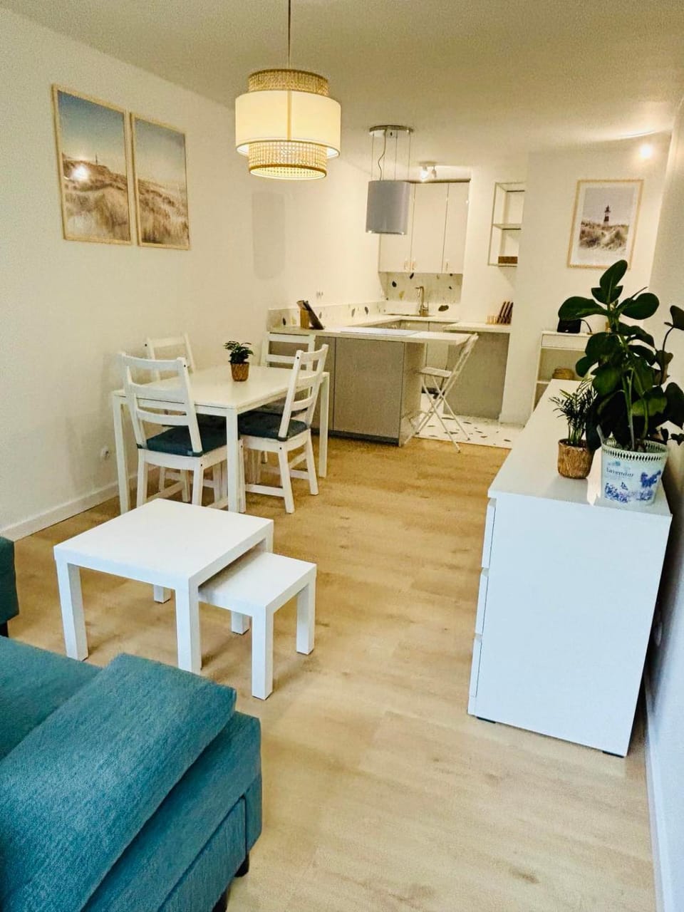 Kitchen or kitchenette, Living room, Seating area